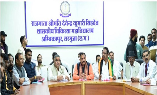 स्वास्थ्य मंत्री जायसवाल ने अंबिकापुर जिला अस्पताल की टटोली नब्ज 