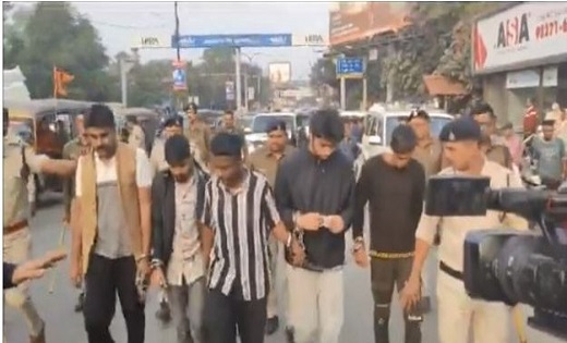 खम्हारडीह के विरासत अपार्टमेंट में बलवा करने वालों की पुलिस ने निकाली परेड, देखें तस्वीरें