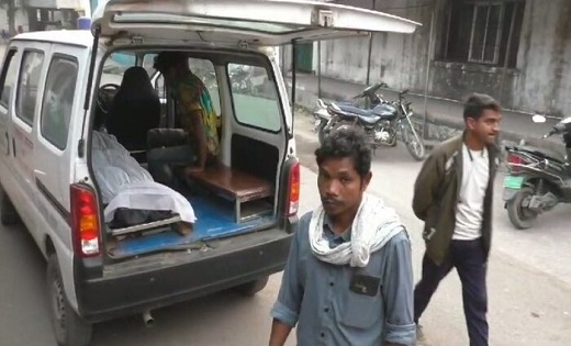 जिला अस्पताल बना अवैध उगाही का अड्डा...पोस्टमॉर्टम के बाद शव के बदले मांगे 2000...जानें क्या है पूरा मामला