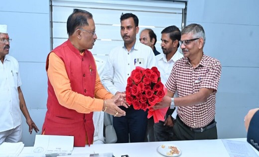 नियमितीकरण सहित विभिन्न मांगो को लेकर मुख्यमंत्री से मिले अनियमित कर्मचारी मोर्चा के पदाधिकारी