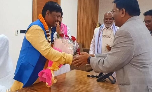 वन मंत्री केदार कश्यप ने माई दंतेश्वरी और ईष्टदेव की पूजा-अर्चना कर किया पदभार ग्रहण..