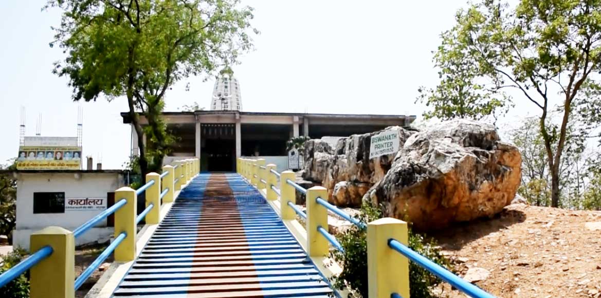 बसना : मंदिर में हुई चोरी, सोने की लॉकेट और दान पेटी से रूपय... - CG Sandesh