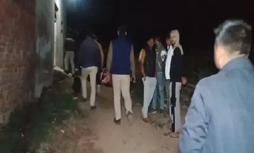 CG CRIME : घर पहुंचा पति तो मोबाइल चलाते मिली पत्नी, फिर गुस... - CG Sandesh