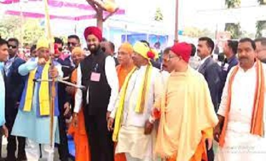 मुख्यमंत्री विष्णु देव साय ने तीर धनुष लेकर लक्ष्य पर साधा निशाना..