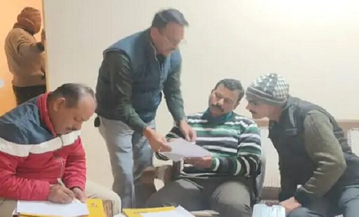 प्रॉपर्टी डीलर से रिश्वत लेते हेड कॉन्स्टेबल को लोकायुक्त ने... - CG Sandesh