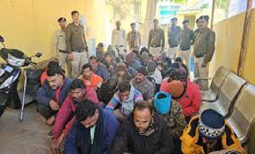जुआरियों के खिलाफ बड़ी कार्रवाई...42 अरेस्ट, 7 लाख रुपए नकद और 2 कार जब्त