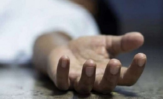 5 दिन बाद तालाब में मिली महिला की लाश...चाकू गोदकर बेटे की हत्या कर माँ ने की आत्महत्या