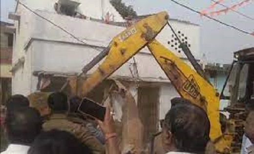 शिवम हत्याकांड के चार आरोपियों के घर चला बुलडोजर..चाकू मारकर किया गया था मर्डर