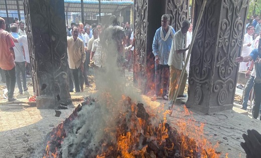 पंचतत्व में विलीन हुई पिस्ता देवी...बड़े बेटे ने दी मुखाग्नि 