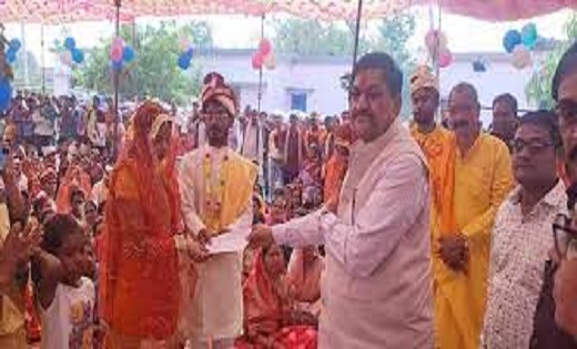 मुख्यमंत्री कन्या विवाह योजना: 70 जोड़े विवाह बंधन में बंधे..खाद्य मंत्री दयाल दास बघेल ने नवविवाहित जोड़ों को दिया आशीर्वाद..