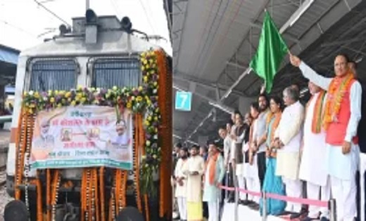 सीएम विष्णुदेव साय पूरे मंत्रिमंडल के साथ जाएंगे अयोध्या, आस्था ट्रेन को दिखाई हरी झंडी