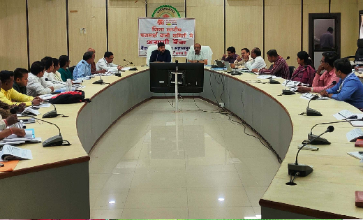 महासमुन्द : कलेक्टर ने की बैंकों के कामकाज की समीक्षा - CG Sandesh