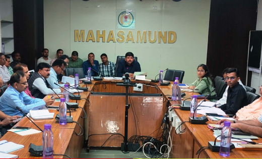 महासमुंद : कलेक्टर ने ली समय-सीमा की बैठक - CG Sandesh