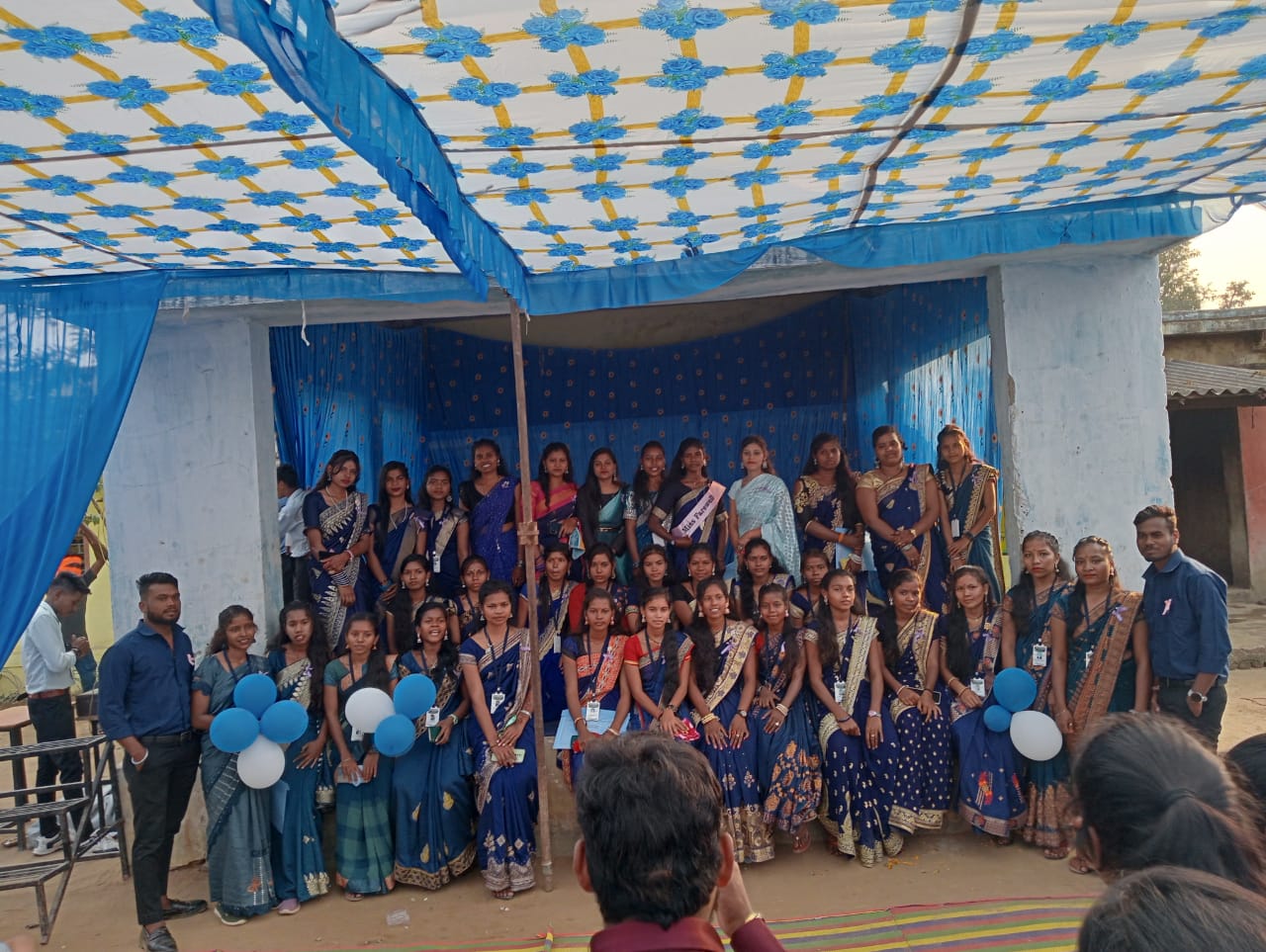 जोबी कॉलेज में फेयरवेल पार्टी, किया उज्जल भविष्य का आगाज - CG Sandesh