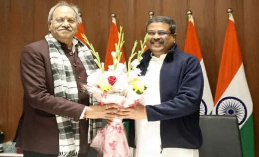 मंत्री बृजमोहन अग्रवाल ने केंद्रीय मंत्री प्रधान से की मुलाकात : सभी जिलों में नवोदय व केंद्रीय विद्यालय शुरू करने की मांग