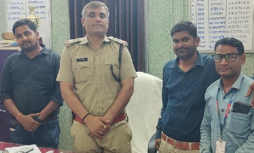 सरायपाली : नए थाना प्रभारी से पत्रकारों ने की सौजन्य मुलाकात - CG Sandesh