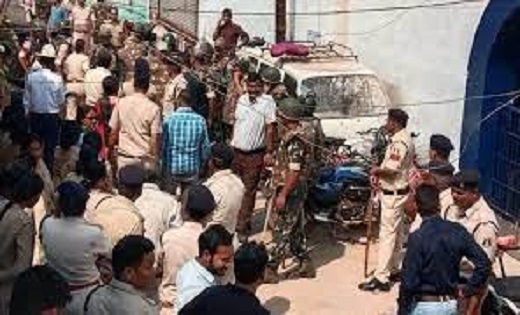 मतांतरण रोकने पहुंचे हिन्दू संगठन पर पथराव, चार लोग घायल - CG Sandesh