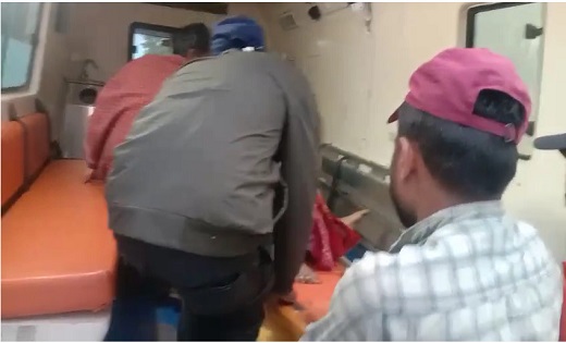 अनियंत्रित होकर खाई में गिरी अयोध्या से लौट रही कार, तीन महि... - CG Sandesh