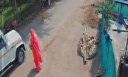 CG ACCIDENT : 3 साल की मासूम बच्ची की मौत...चालक वाहन समेत फ... - CG Sandesh