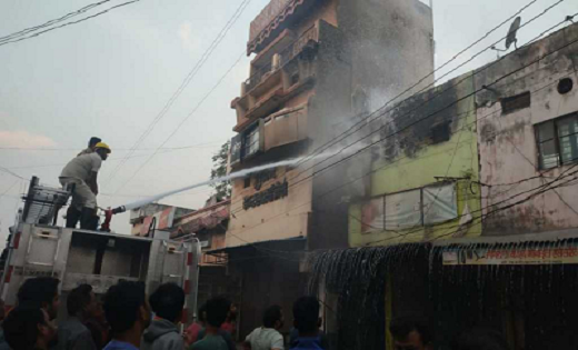 CG News : दुकान में आग लगते ही फटा सिलेंडर, 40 लाख से ज्यादा... - CG Sandesh
