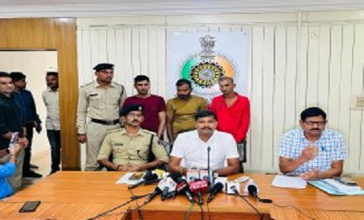 चेन स्नेचिंग और वाहन चोरी करने वाले गैंग का पुलिस ने किया पर्दाफाश, 3 आरोपी पुलिस की गिरफ्त में