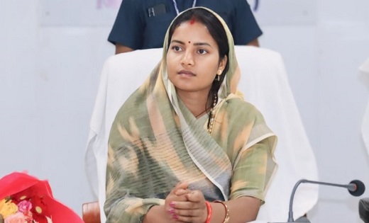आंगनबाड़ियों का नियमित निरीक्षण करें अधिकारी : मंत्री लक्ष्मी राजवाड़े