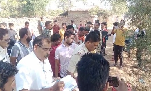  सड़क किनारे मिली युवक की लाश...हत्या कर फेंकने की आशंका - CG Sandesh