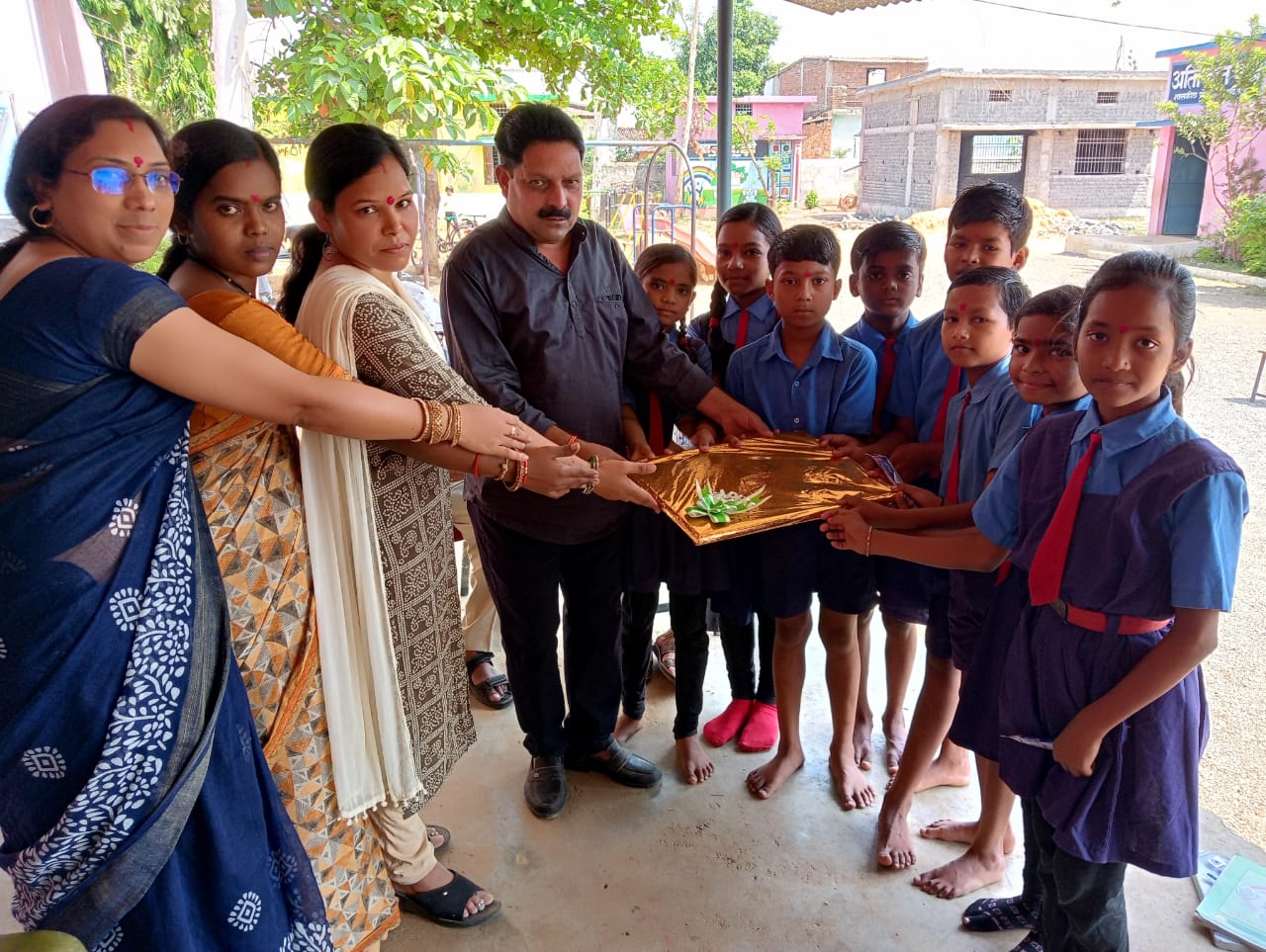 बंसुला स्कूल में न्यौता भोज एवं विदाई समारोह कार्यक्रम संपन्... - CG Sandesh