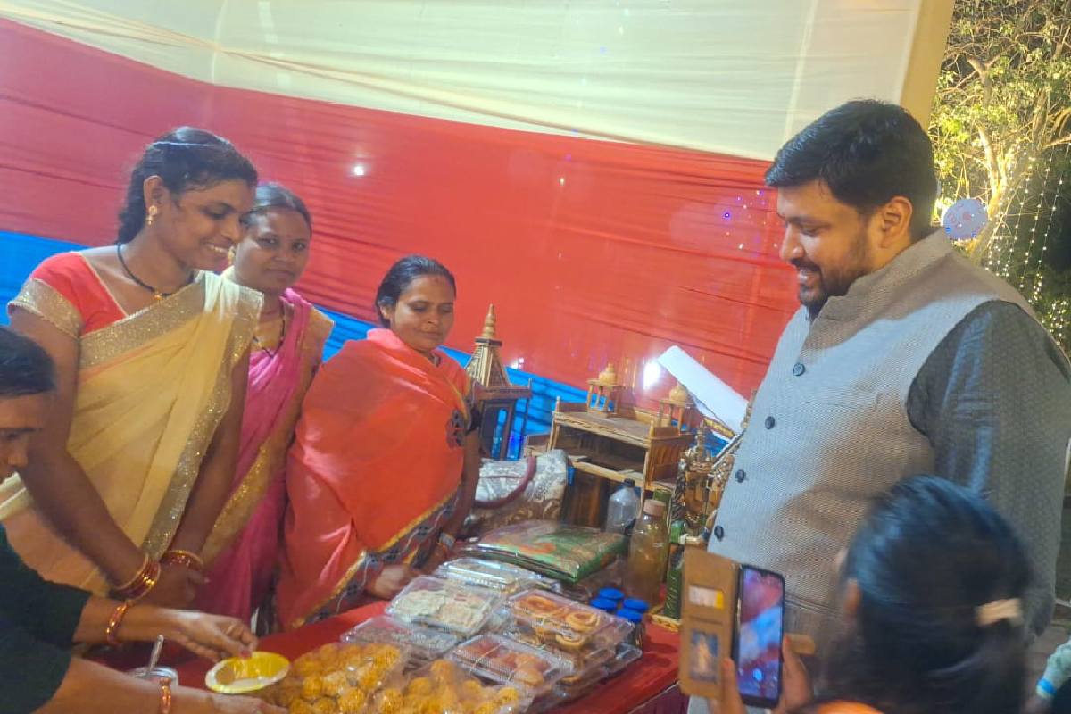 महासमुंद : मतदाताओं के बीच संदेश पहुंचाने तीन दिवसीय फूड फेस... - CG Sandesh