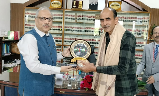 उच्च न्यायालय के अर्दली की सेवानिवृत्ति पर दी गई भावभीनी विद... - CG Sandesh