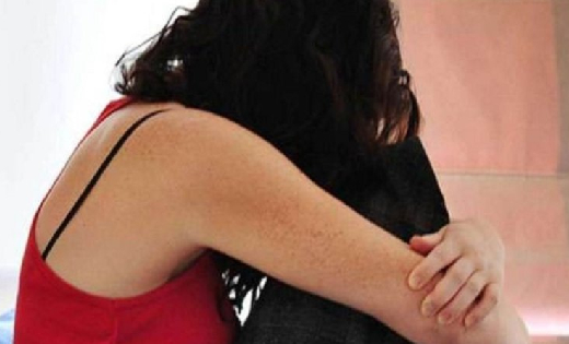 अश्लील तस्वीर खींचकर महिला सहकर्मी को किया ब्लैकमेल... वायरल करने की धमकी देकर किया दुष्कर्म