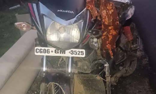 महासमुंद : ट्रक की चपेट में आने से बाइक सवार महिला, पुरुष की... - CG Sandesh