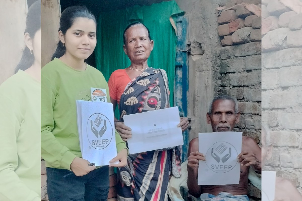महासमुंद : जिला युवा आइकॉन डिम्पल द्वारा घर-घर जाकर बुजुर्ग मतदाताओं को मतदान करने किया जा रहा आव्हान