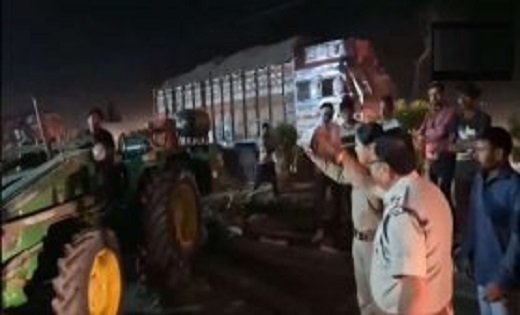 NH- 44 में हुआ बड़ा सड़क हादसा : अनियंत्रित होकर बस के पलटने स... - CG Sandesh