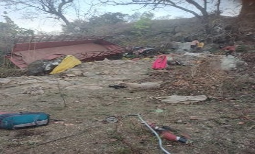 CG Accident: तेज रफ्तार माजदा अनियंत्रित होकर 20 फ़ीट खाई में... - CG Sandesh