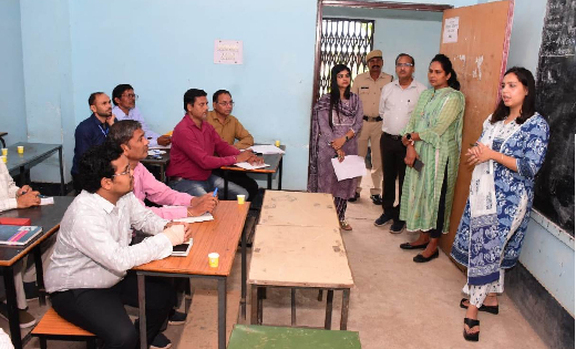 मतदान अधिकारियों को दिया जा रहा द्वितीय चरण का प्रशिक्षण - CG Sandesh