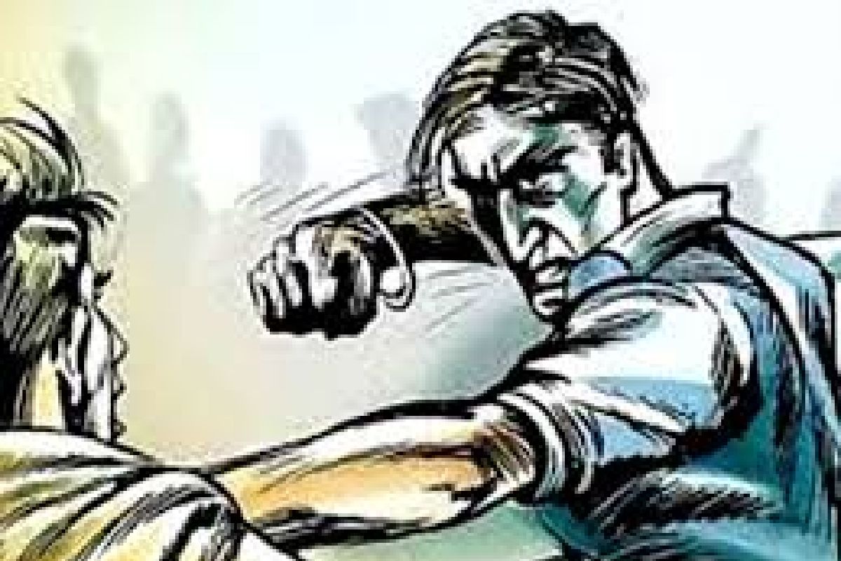 बागबाहरा : शराब भट्ठी के गार्ड पर हाथ में पहनने वाले चुड़ा से... - CG Sandesh