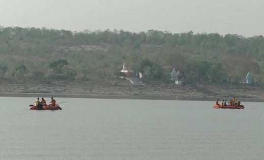 नाव दुर्घटना में लापता लोगों की तलाश के लिए 6 बजे से महानदी ... - CG Sandesh