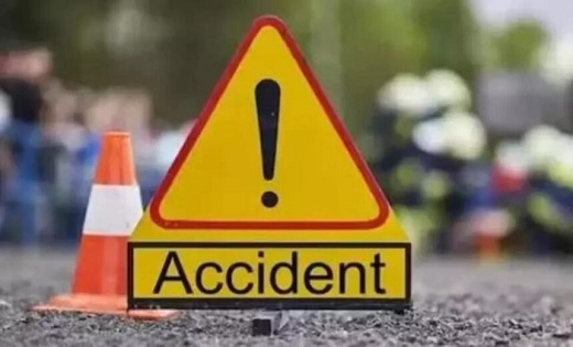 चलते ट्रेक्टर के पीछे जा घुसी तेज रफ्तार बाइक...सवार तीन युव... - CG Sandesh