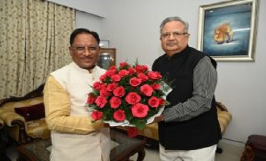 विस अध्यक्ष डॉ रमन सिंह से मिलने पहुंचे मुख्यमंत्री साय और वित्त मंत्री ओपी चौधरी, स्वास्थ्य की ली जानकारी