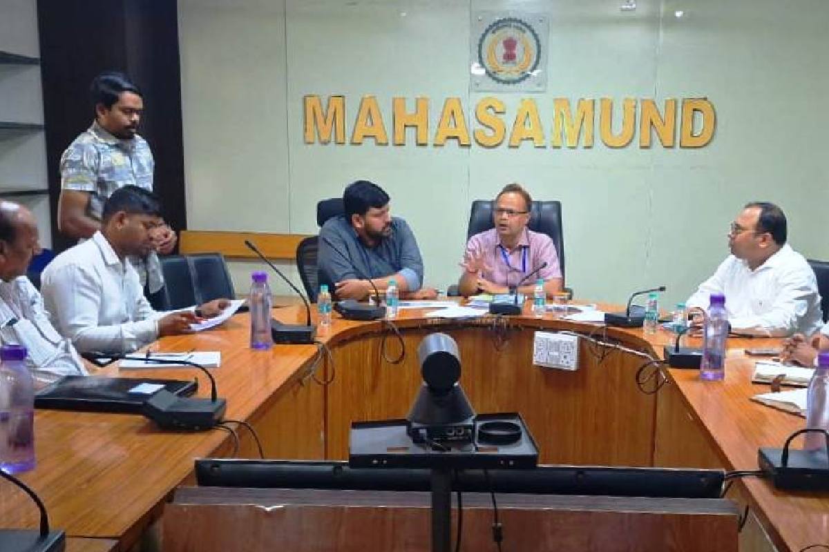 महासमुंद : सामान्य प्रेक्षक एवं जिला निर्वाचन अधिकारी की उपस... - CG Sandesh