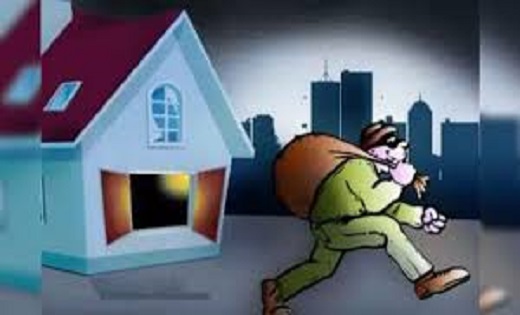 कारोबारी के घर चोरी.. ताला तोड़कर आलमारी में रखे 12 लाख के जेवर पार