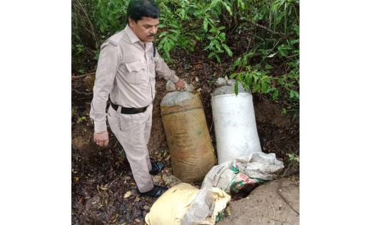 बसना : 45 लीटर महुआ मदिरा जप्त, आरोपी की तलाश जारी - CG Sandesh