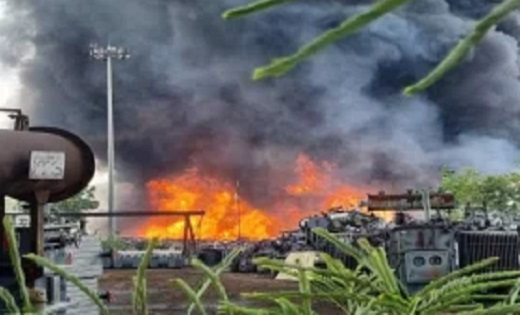 Raipur Breaking: बिजली विभाग के क्षेत्रीय भंडार में लगी भीषण आग, मची अफरा-तफरी