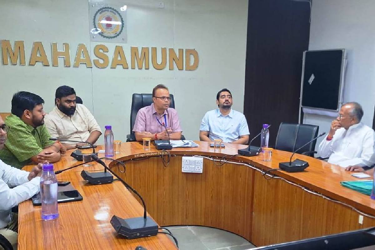 महासमुंद : सामान्य प्रेक्षक की अध्यक्षता में राजनीतिक दलों क... - CG Sandesh