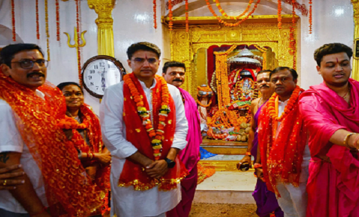 CG News : माँ दंतेश्वरी माता के मंदिर पहुंचे कांग्रेस प्रदेश... - CG Sandesh