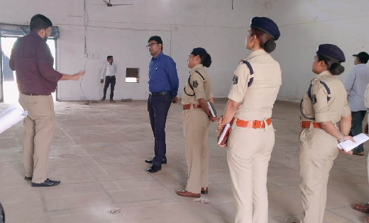 महासमुंद : पुलिस प्रेक्षक कलासागर ने स्ट्रांग रूम का किया नि... - CG Sandesh