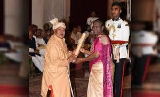 नारायणपुर के वैद्यराज हेमचंद मांझी को राष्ट्रपति द्रौपदी मुर्मू ने दिया पद्म श्री पुरस्कार, सीएम साय ने दी शुभकामनाएं
