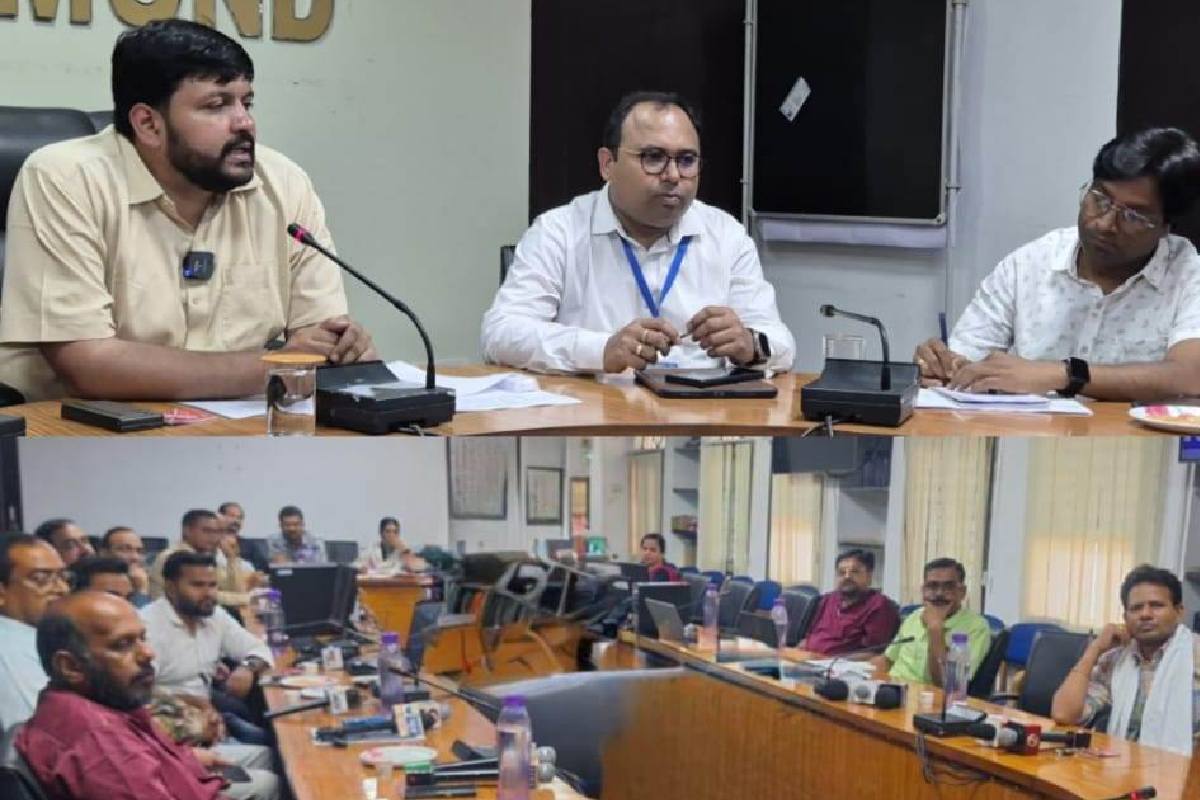 महासमुंद : मतदान की तैयारियों को लेकर कलेक्टर ने ली प्रेस का... - CG Sandesh