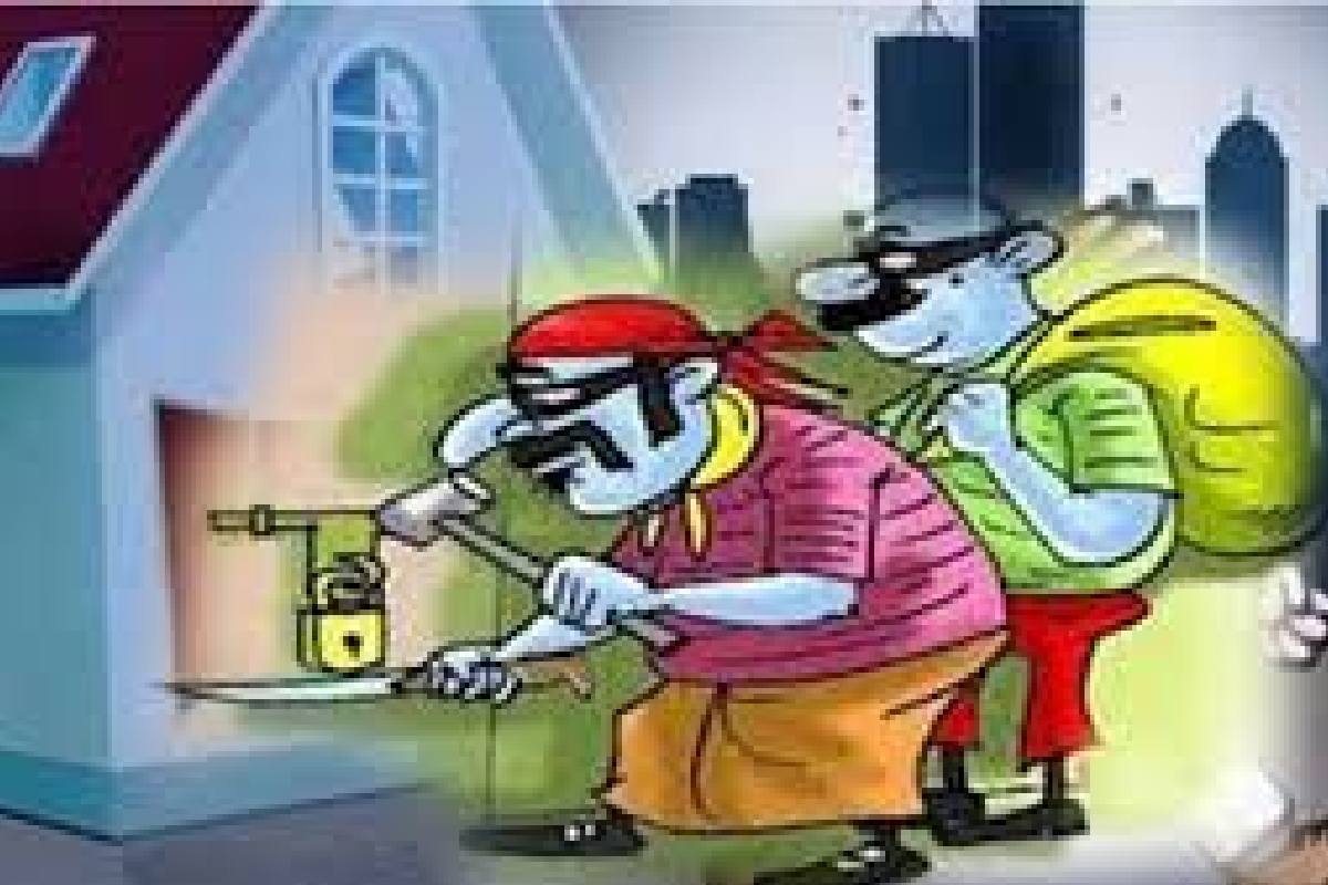 सरायपाली : 21 लाख रुपये से अधिक की चोरी, खेत में पड़ी मिली आल... - CG Sandesh